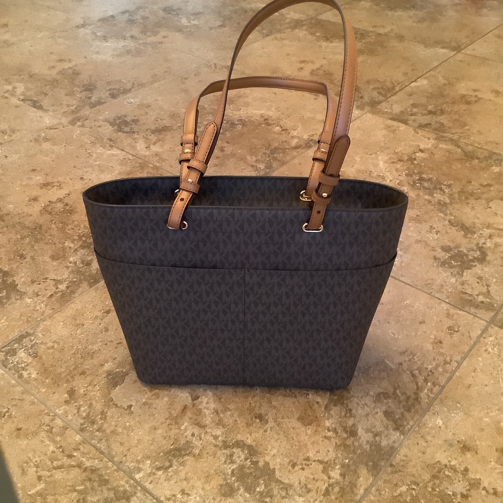 Lady’s MK purse tote - Picture 3 of 4